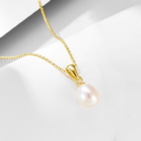 Pearl Pendant Necklace