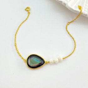 Teardrop Shell Bead Bracelet