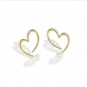 Heart Pearl Earrings